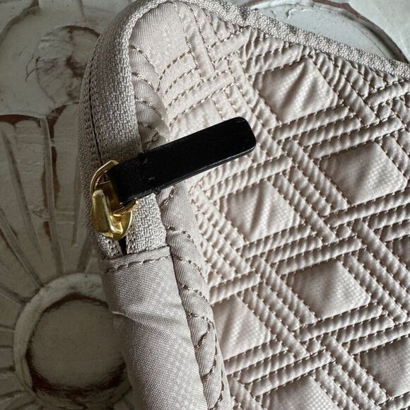 TUMI Beige Diamond Quilted Laptop Sleeve Case 15" x 11" - Picture 4 of 6